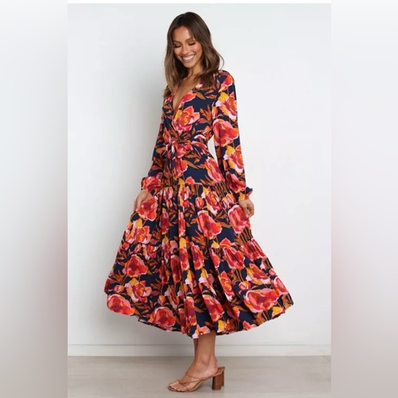 Petal & Pup Dresses & Skirts - Petal & Pup Vibrant Floral Long Sleeve Dress - size small